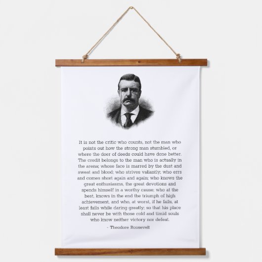 アリーナにいるルーズベルトの男 吊り下げ型タペストリー (正面)