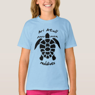 アリ環礁のモルディブでウミガメと泳ぐ Tシャツ