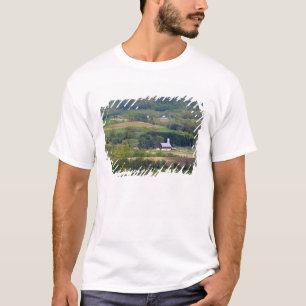 アルカディア南部の農地の景色 Tシャツ