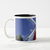 アルカリブのバ。古いミル、「ミル」に変換 ツートーンマグカップ (左)