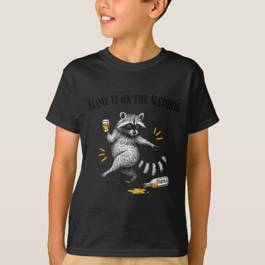 アルコールのせいだ酔っ払いアライグマ・ミーム・ゴミ屋敷 Tシャツ (正面)