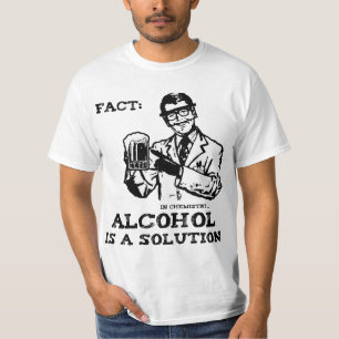 アルコールは化学の解決です Tシャツ