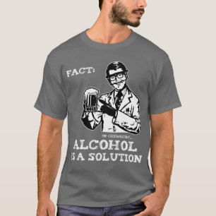 アルコールは化学の解決です Tシャツ
