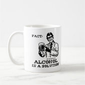 アルコールは化学レトロの解決です コーヒーマグカップ (左)