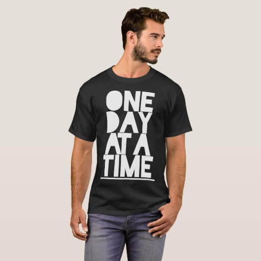 アルコール依存症の匿名ある日の時間の酔っぱらいの広告 Tシャツ (正面フル)