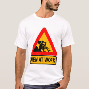 アルコール依存症 – 職場の男性 Tシャツ
