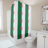 アルジェリア国旗を掲げたシャワーカーテン シャワーカーテン (インサイチュ)