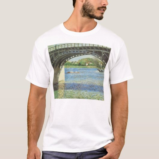 アルジャントゥイユの橋（アルジャントゥイユのセーヌ川と橋） by Gustave Caillebot Tシャツ (正面)