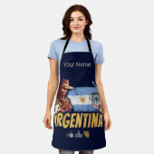 アルゼンチンヴィンテージゴーチョ国旗のサッカーボール エプロン (着用した状態)