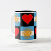 アルゼンチン国旗のハート模様(愛国的なアルゼンチン) ツートーンマグカップ (正面左)