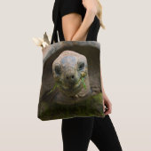 アルダブラ食べ物を与えカメ トートバッグ (クローズアップ)