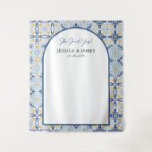 アルチ メディテレーニアンブルータイルエンゲージメントバックドロップ タペストリー (正面)