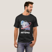 アルテミス II の月とピンクの輪と地球 Tシャツ (正面フル)