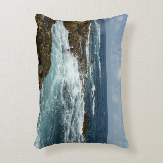 アルバのロッキーコーストとブルー海 アクセントクッション (正面(垂直))