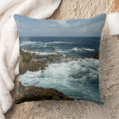 アルバの岩の多い海岸と青い海 クッション (ブランケット)