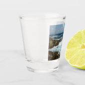 アルバの岩の多い海岸と青い海 ショットグラス (左)