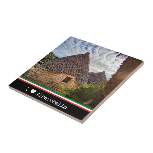 アルバカスタムロベロのトゥルーリの住居である文字 タイル (側面)