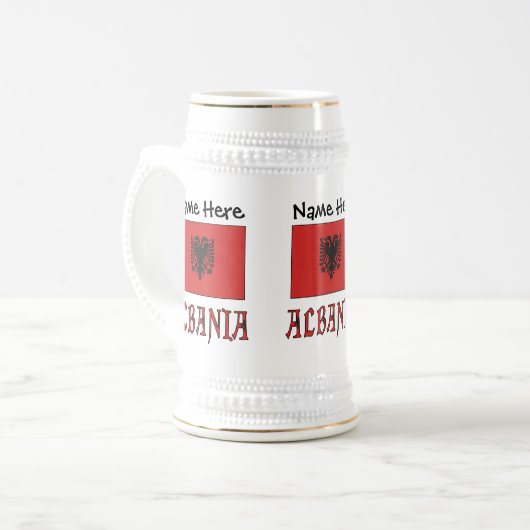 アルバニアとアルバニア国旗とあなたのお名前 ビールジョッキ (正面左)