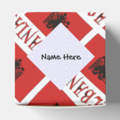 アルバニアとアルバニア国旗のタイル貼りパーソナライズされた フェイバーボックス (上部)