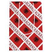 アルバニアとアルバニア国旗をタイルしたメパーソナライズされたディ ミディアムペーパーバッグ (裏面)