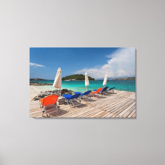 アルバニアのリビエラ、クサミル、町のビーチフロント キャンバスプリント (正面)