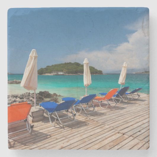 アルバニアのリビエラ、クサミル、町のビーチフロント ストーンコースター (正面)