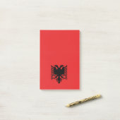 アルバニアの赤くおよび黒い二重先頭に立たれたワシの旗 ポストイット (デスク上)