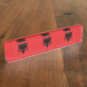 アルバニア国旗を掲げたデスクトップの銘板 デスクネームプレート (側面)