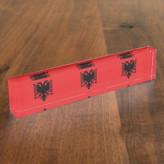 アルバニア国旗を掲げたデスクトップの銘板 デスクネームプレート (側面)