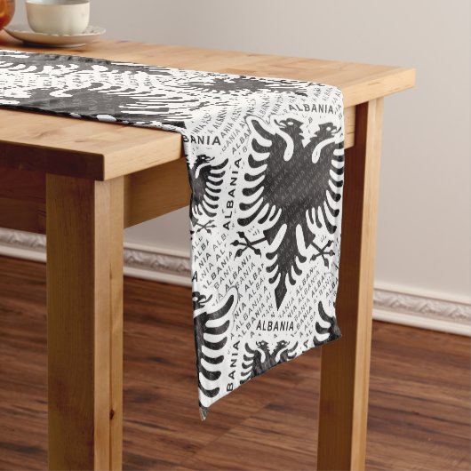 アルバニア国旗3 ミディアムテーブルランナー (インサイチュ)