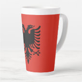 アルバニア国旗 カフェラテマグ (右アングル)