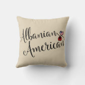 アルバニア系アメリカ人の絡み合ったハートズスロークッション クッション (裏面)