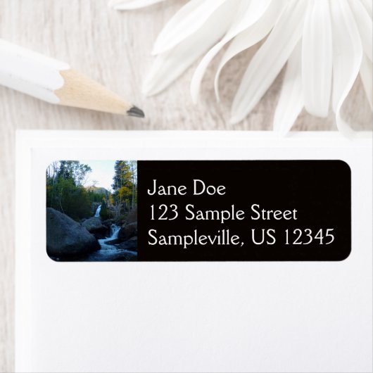 アルバータ滝アットサンライズアットロッキーマウンテンズ ラベル (インサイチュ)