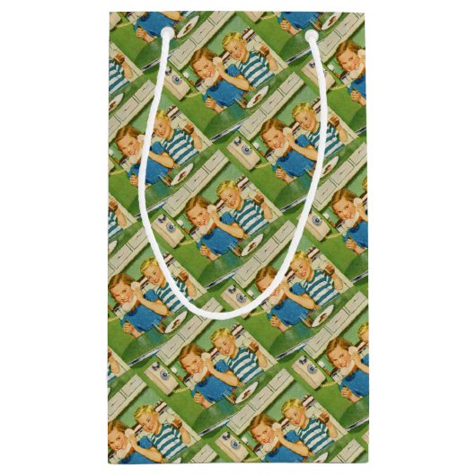 アルバート王子を缶に入れてるのか？ スモールペーパーバッグ (裏面)