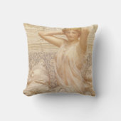 アルバート・ジョセフ・ムーアによる「銀」- ヴィクトリア時代の美術 クッション (正面)