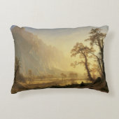 アルバート・ビアスタットによるヨセミテ・ヴァレーの日の出 アクセントクッション (正面)