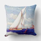 アルバートBの灯台のそばを航行している。マーク クッション (裏面)