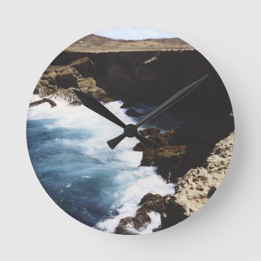 アルバ海が岩に衝突 ラウンド壁時計 (正面)