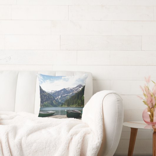アルパイン湖とボートの写真 クッション (ソファ)