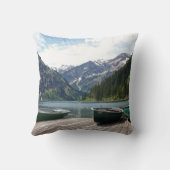 アルパイン湖とボートの写真 クッション (裏面)