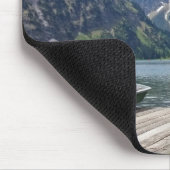 アルパイン湖とボートの写真 マウスパッド (コーナー)