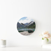 アルパイン湖とボートの写真 ラウンド壁時計 (ホーム)