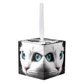 アルビノホワイトキャット顔ジュエルアイズ キューブオーナメント (裏面アングル)