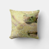 アルビノラトルズナケ枕 クッション (正面)