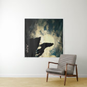 アルファウルフが夜の満月で泣いている タペストリー (インサイチュ(横))