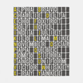 アルファブラボー・チャーリー フリースブランケット (正面)