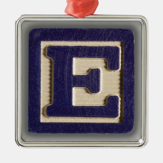 アルファベットのおもちゃのブロックE メタルオーナメント (正面)