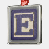 アルファベットのおもちゃのブロックE メタルオーナメント (左)
