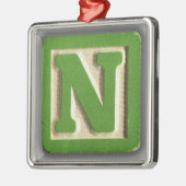 アルファベットのおもちゃのブロックN メタルオーナメント (左)