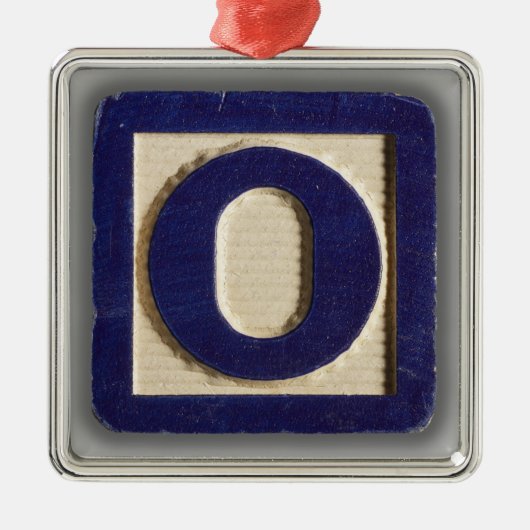アルファベットのおもちゃのブロックO メタルオーナメント (正面)